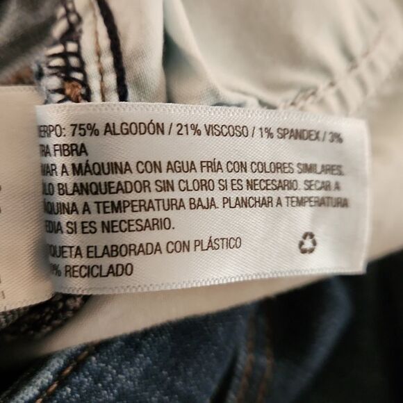 Universal Thread Goods Co. Women's size 2R high rise slim straight denim jeans. - Picture 8 of 9